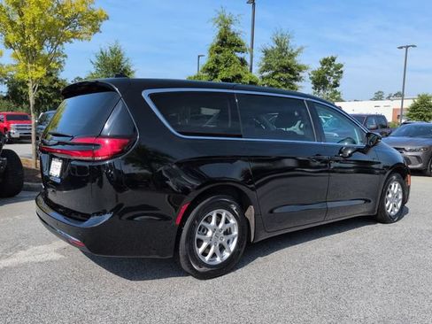 Certified 2024 Chrysler Pacifica Touring-L FWD image 4