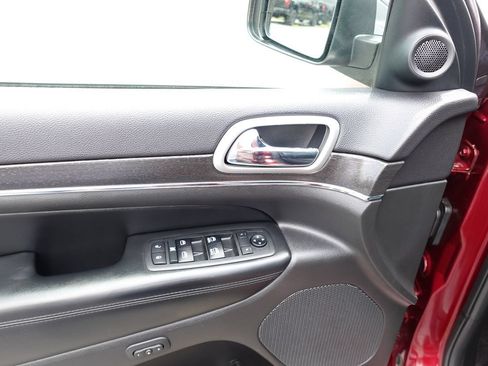 Used 2018 Jeep Grand Cherokee Limited AWD/4WD image 17