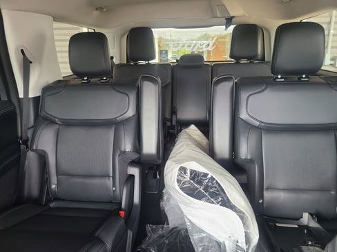 New 2026 Ford Expedition Platinum image 7