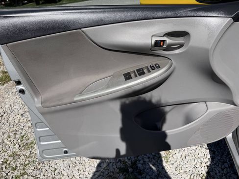 Used 2013 Toyota Corolla LE w/ Premium Pkg FWD image 16