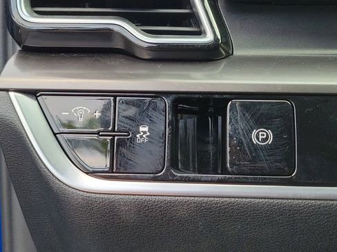 Used 2025 Kia Sportage EX FWD image 22