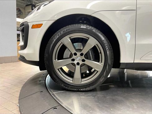 Used 2023 Porsche Macan AWD/4WD image 11