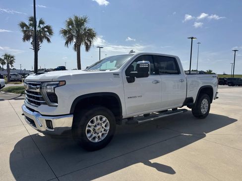 Used 2026 Chevrolet Silverado 2500 LTZ AWD/4WD image 3