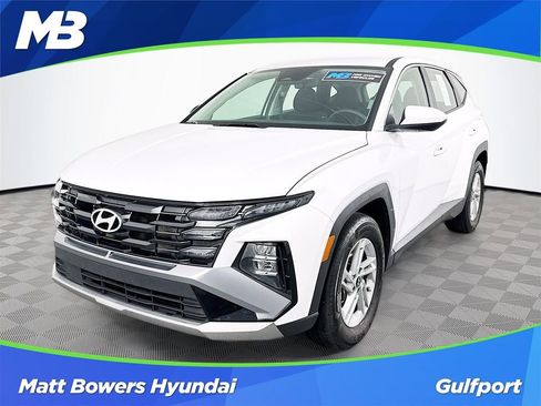 Certified 2025 Hyundai Tucson SE image 1