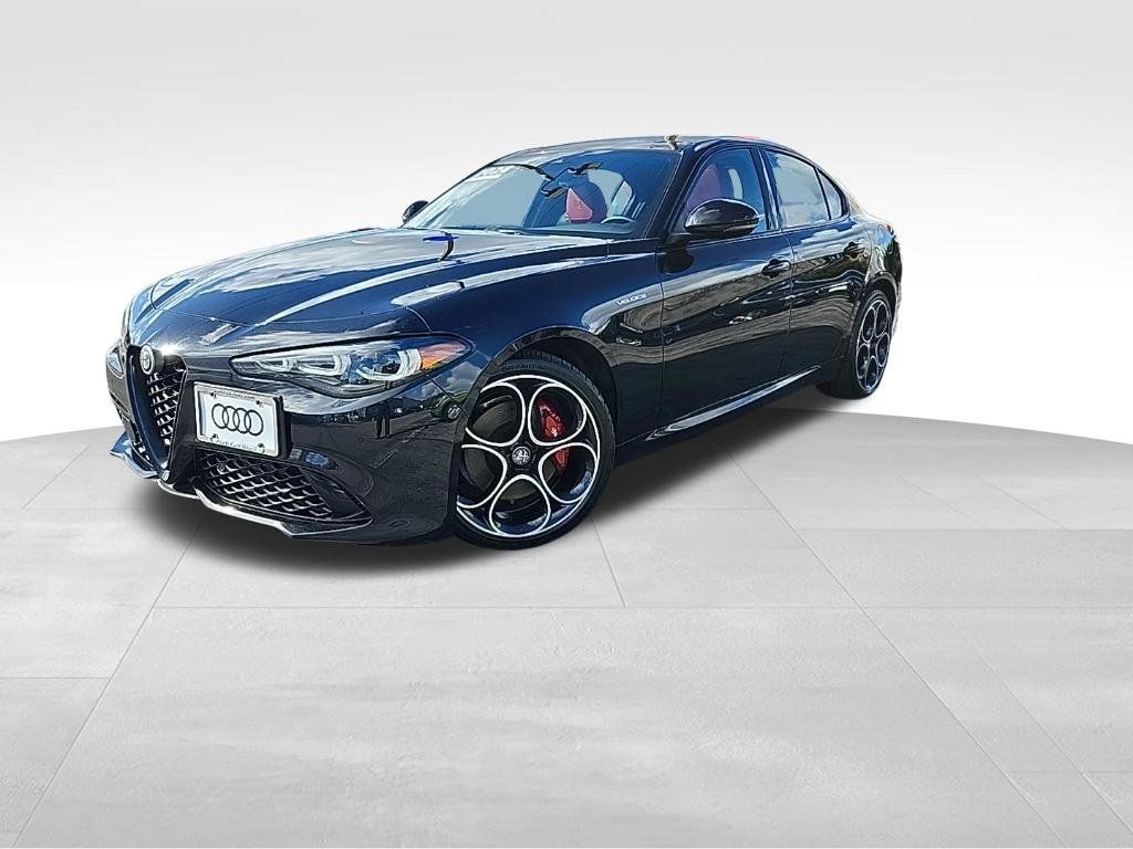 Used 2024 Alfa Romeo Giulia Veloce AWD/4WD image 2