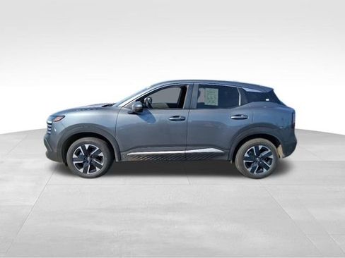 Used 2025 Nissan Kicks SV AWD/4WD image 4