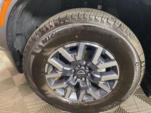 Used 2025 Nissan Frontier SL image 23