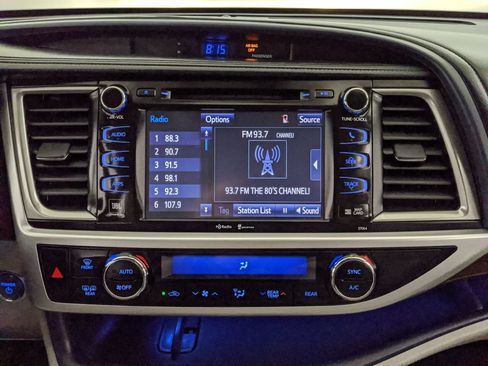 Used 2015 Toyota Highlander Limited w/ Driver Technology Package AWD/4WD image 8