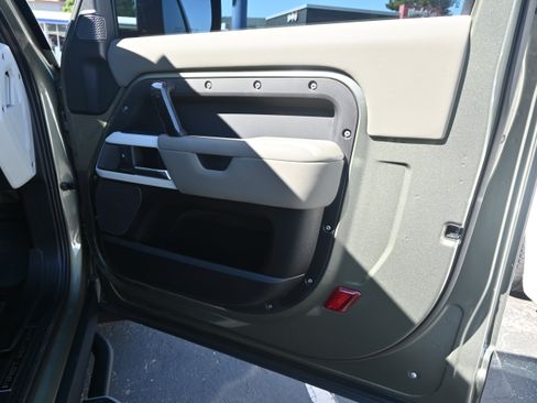 Used 2021 Land Rover Defender 90 First Edition image 59