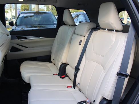 Certified 2025 INFINITI QX60 Luxe image 37