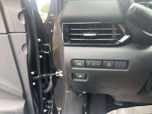 Used 2025 Nissan Sentra SV FWD image 16