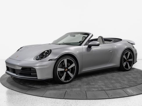 Used 2025 Porsche 911 Carrera RWD image 3