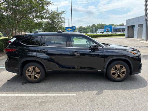Used 2022 Toyota Highlander Bronze Edition AWD/4WD image 4