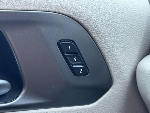 Used 2024 Chrysler Pacifica Touring-L FWD image 17