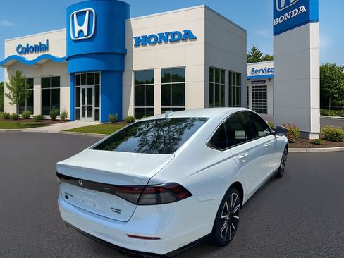 Used 2023 Honda Accord Touring image 6