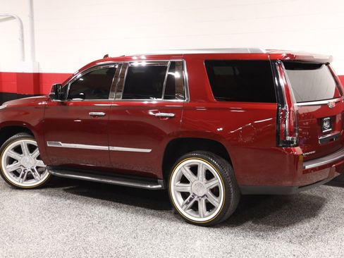Used 2016 Cadillac Escalade Luxury AWD/4WD image 24