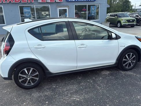 Used 2018 Toyota Prius C One image 6