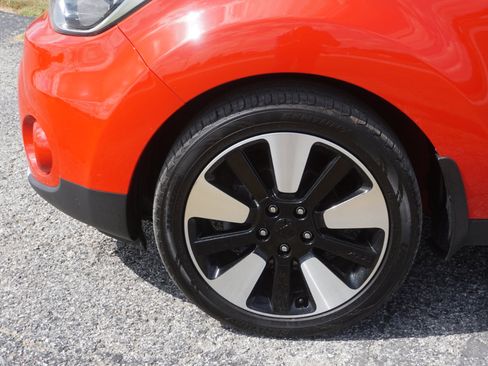 Used 2019 Kia Soul + image 6