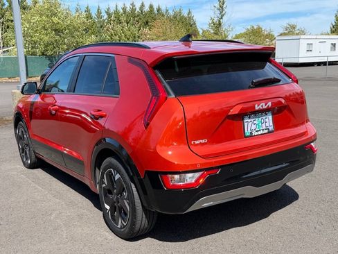 Used 2023 Kia Niro Wind w/ Wind Preserve Package FWD image 5
