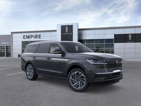 New 2026 Lincoln Navigator Reserve AWD/4WD image 7