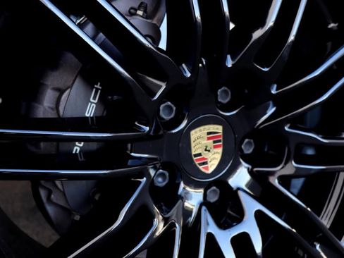 Used 2018 Porsche Cayenne Platinum Edition w/ Premium Package image 88