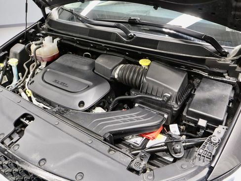 Used 2023 Chrysler Pacifica Limited FWD image 16