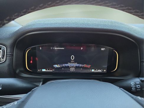 Used 2025 Jeep Wagoneer 4WD image 23