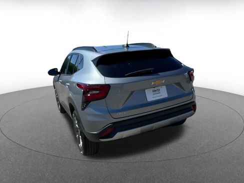 Used 2025 Chevrolet Trax LT image 11