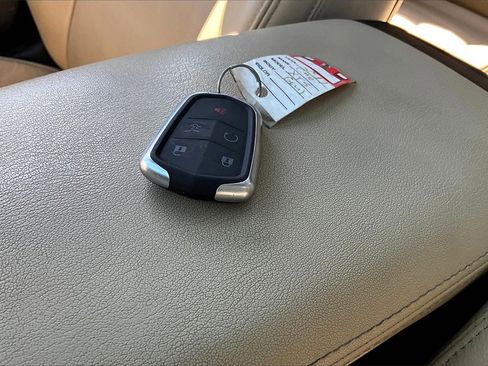 Used 2017 Cadillac XT5 Luxury w/ Driver Awareness Package image 9