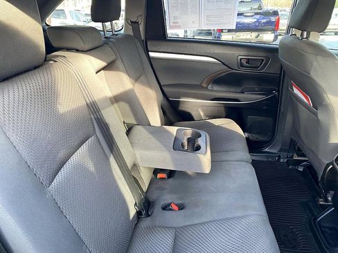 Used 2019 Toyota Highlander LE image 22
