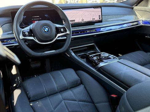 Used 2025 BMW i7 eDrive50 w/ Premium Package image 31