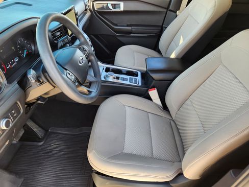 Used 2020 Ford Explorer Base image 16