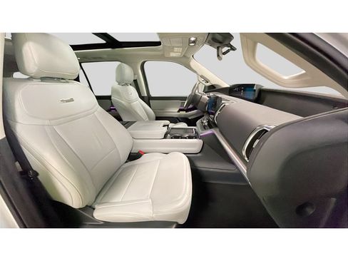 Used 2025 Ford Expedition Platinum AWD/4WD image 19