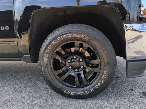 Used 2018 Chevrolet Silverado 1500 LT w/ All Star Edition image 10