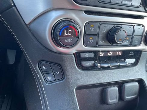 Used 2017 GMC Yukon SLT AWD/4WD image 11
