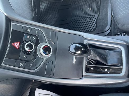 Used 2015 Hyundai Elantra SE w/ Option Group 03 FWD image 17
