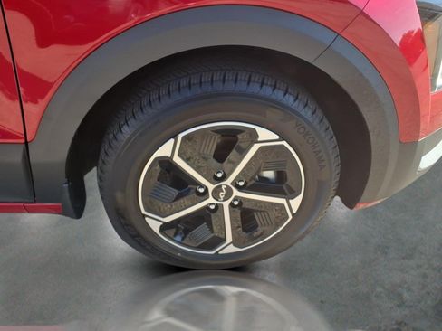 Used 2023 Kia Niro EX FWD image 10