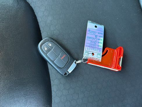 Used 2020 Jeep Cherokee Latitude Plus image 28