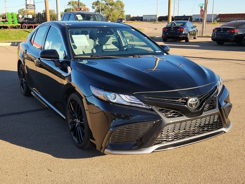 Used 2023 Toyota Camry XSE image 6