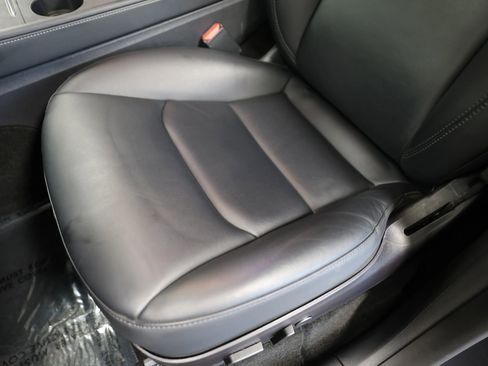 Used 2021 Tesla Model Y Performance image 23