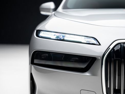 Used 2023 BMW i7 xDrive60 image 8