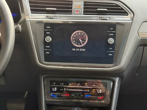 Used 2022 Volkswagen Tiguan SE w/ Panoramic Sunroof Package FWD image 12