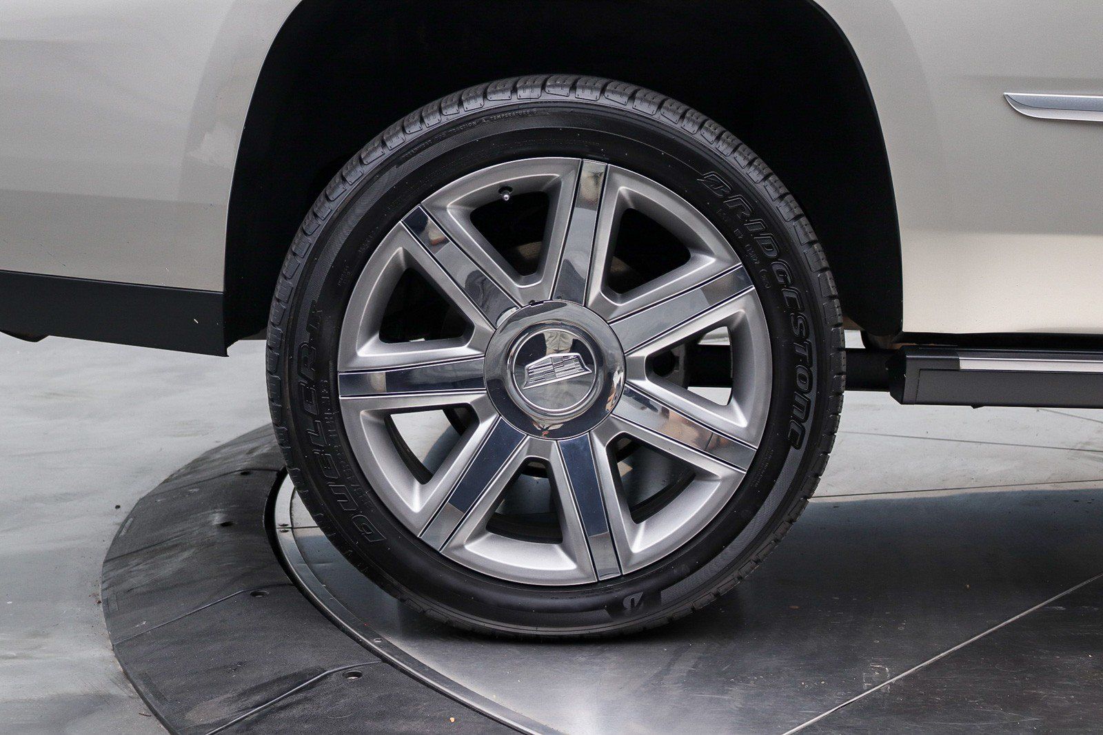 Used 2017 Cadillac Escalade Premium Luxury AWD/4WD image 22