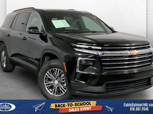 Used 2026 Chevrolet Traverse LT w/ Driver Confidence Package FWD image 1