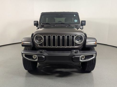 Used 2025 Jeep Wrangler Unlimited Sahara AWD/4WD image 2