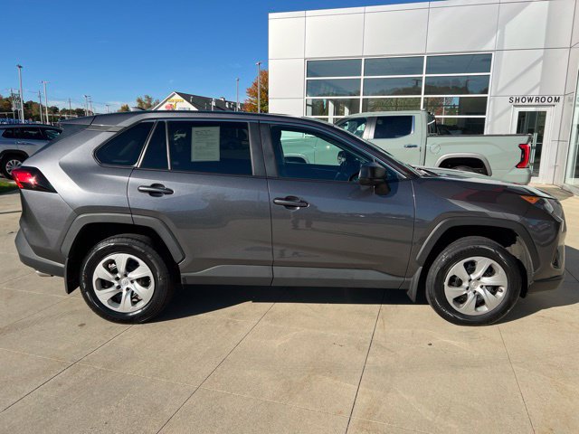 Used 2022 Toyota RAV4 LE AWD/4WD image 9