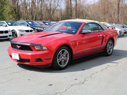 Used 2010 Ford Mustang GT RWD image 4