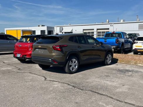 Used 2024 Chevrolet Trax LS FWD image 3