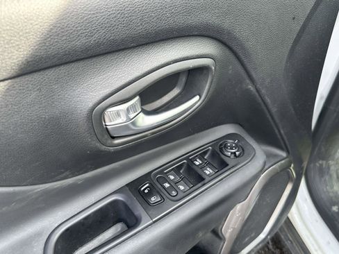 Used 2022 Jeep Renegade Latitude w/ Convenience Group image 17