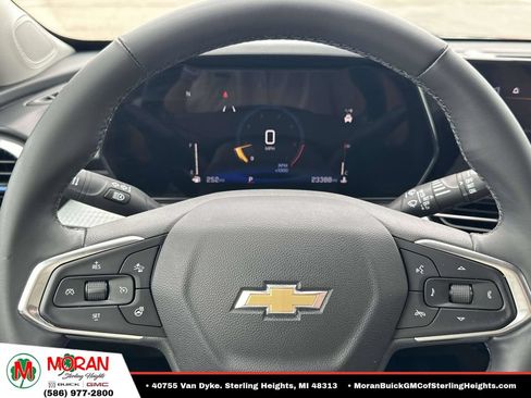 Certified 2025 Chevrolet Trax LT w/ LT Convenience Package FWD image 21